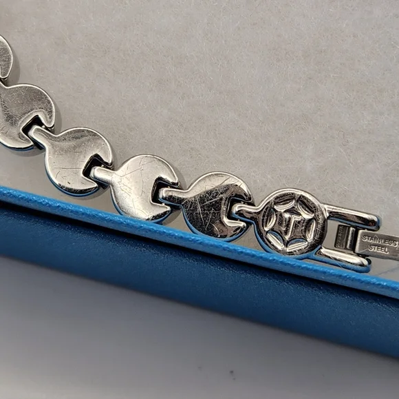 Touchstone Crystal Ice Bracelet, Overcast - Picture 4 of 7